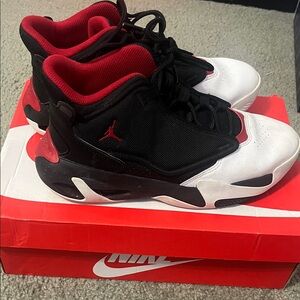 Nike Kids’ Jordan Aura Max 4